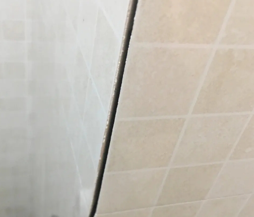 都安瓷砖空鼓维修公司分享阳台瓷砖脱落的修复过程可以分为以下几个步骤