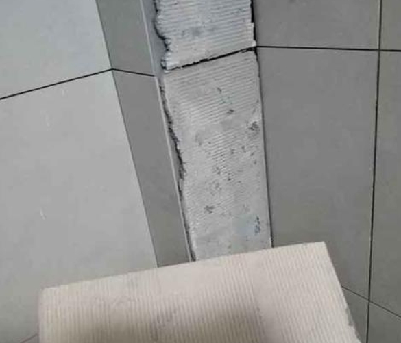 都安瓷砖空鼓维修公司分享下厨房瓷砖脱落的补救措施。